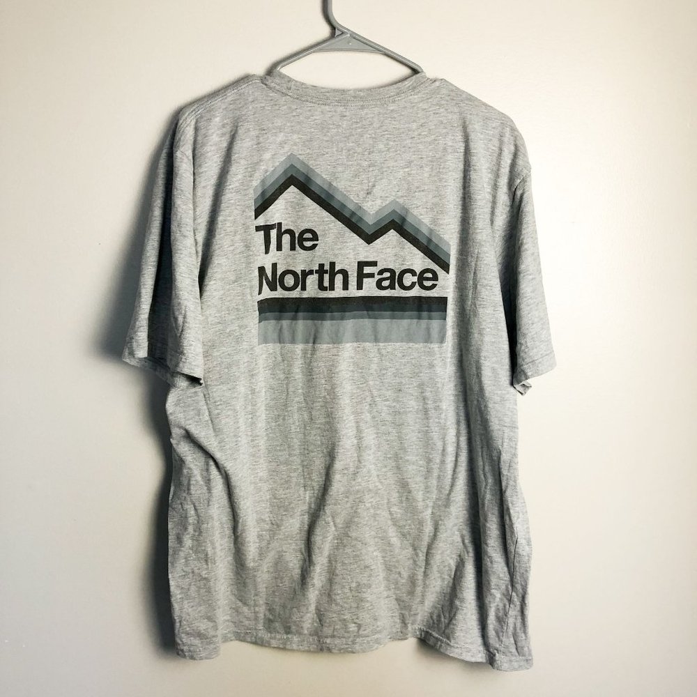 The North Face Standard Fit Crewneck Logo Back T Shirt XL
